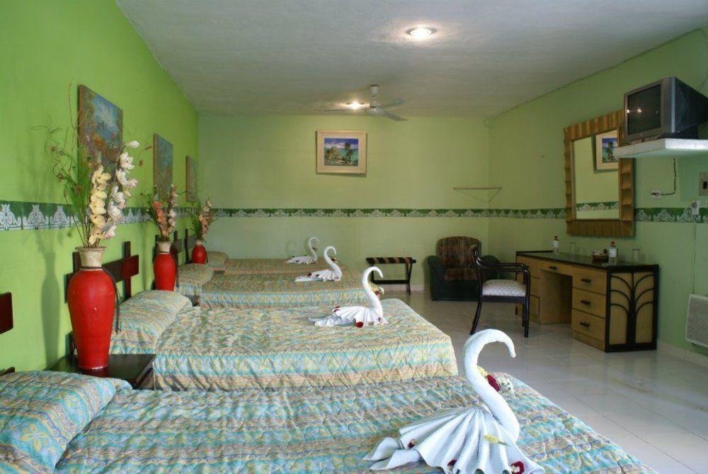 Oyo Hotel Addy Tulum Bagian luar foto