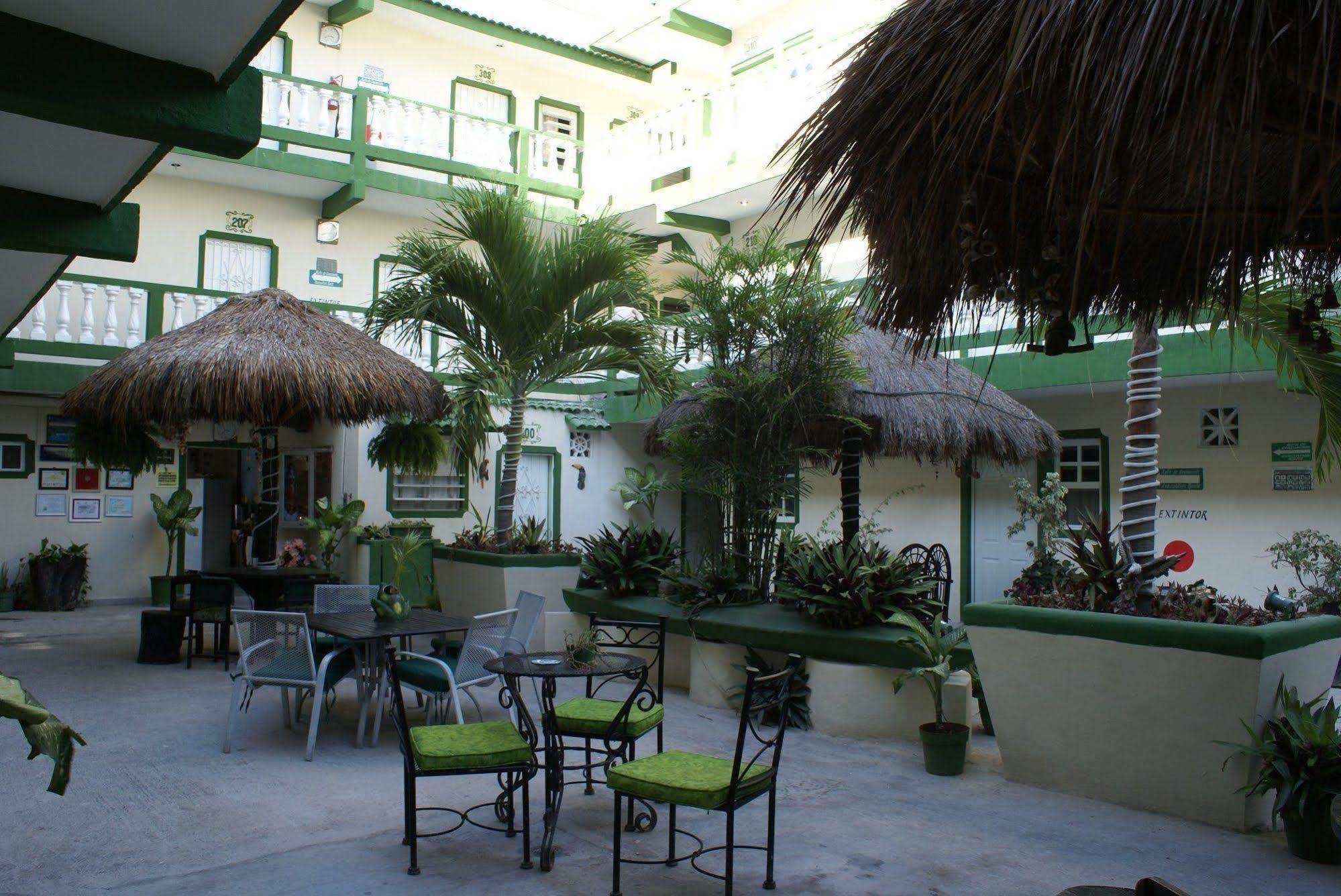 Oyo Hotel Addy Tulum Bagian luar foto
